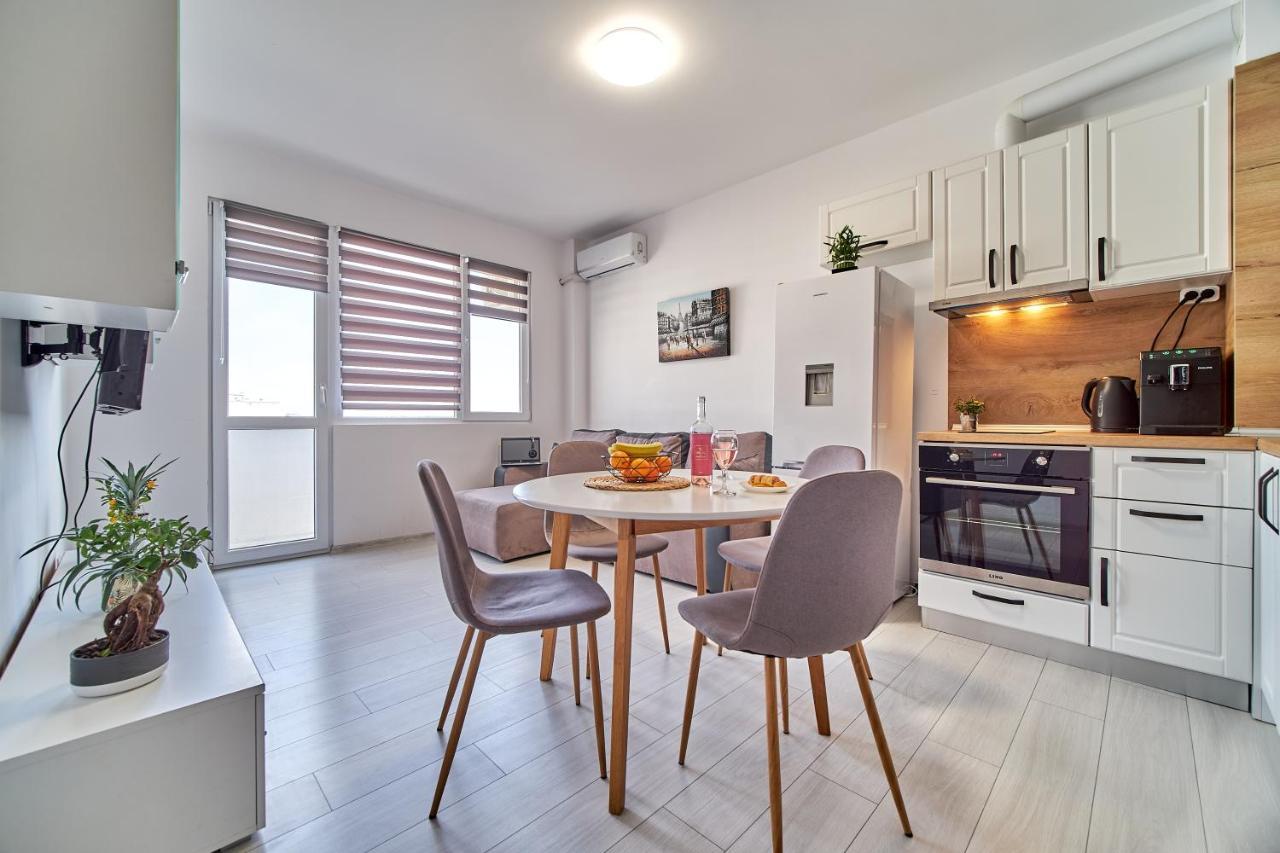 Cozy Apartment With Balcony On The Black Sea- Part Of The Family 'Vicki Apart ヴァルナ エクステリア 写真
