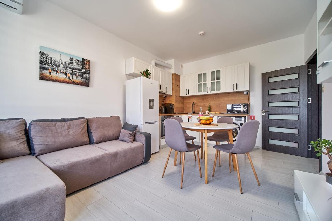 Cozy Apartment With Balcony On The Black Sea- Part Of The Family 'Vicki Apart ヴァルナ エクステリア 写真