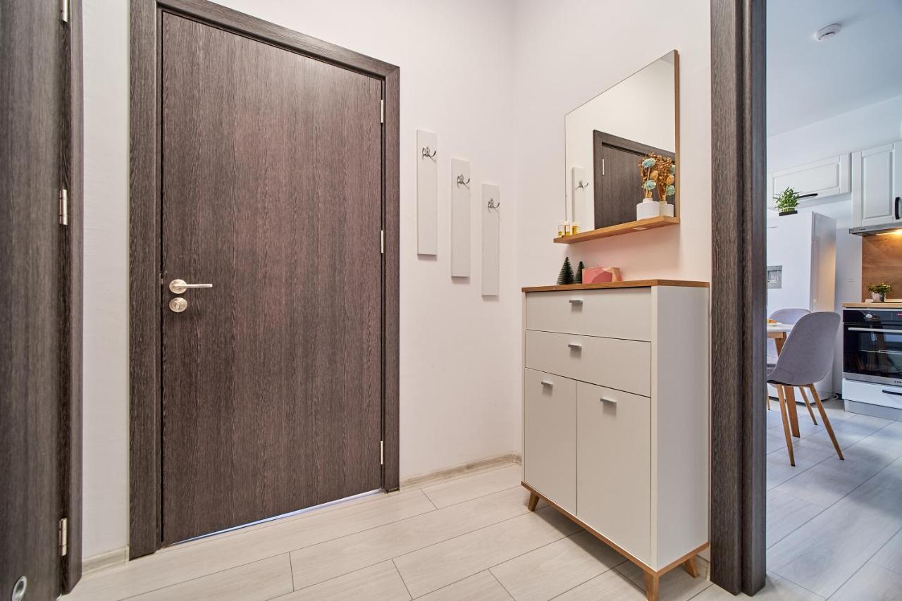 Cozy Apartment With Balcony On The Black Sea- Part Of The Family 'Vicki Apart ヴァルナ エクステリア 写真